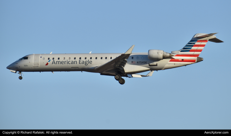 Photo of N754SK - American Eagle Mitsubishi CRJ-700 at PHX on AeroXplorer Aviation Database