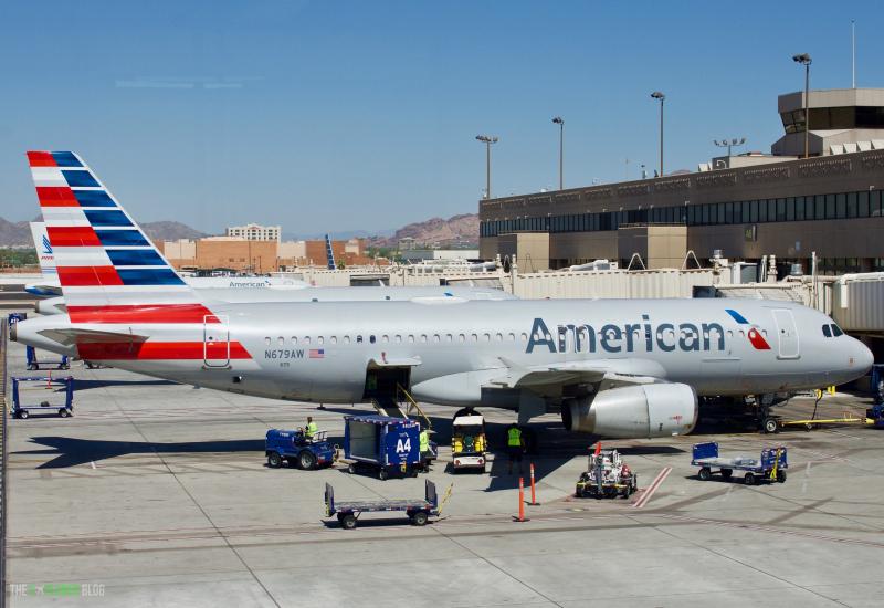 Photo of N679AW - American Airlines Airbus A320 at PHX on AeroXplorer Aviation Database