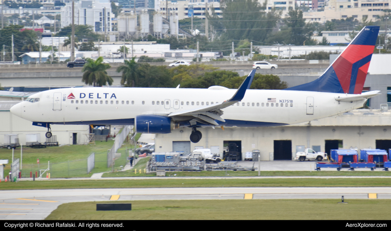 Photo of N3751B - Delta Airlines Boeing 737-800 at FLL on AeroXplorer Aviation Database