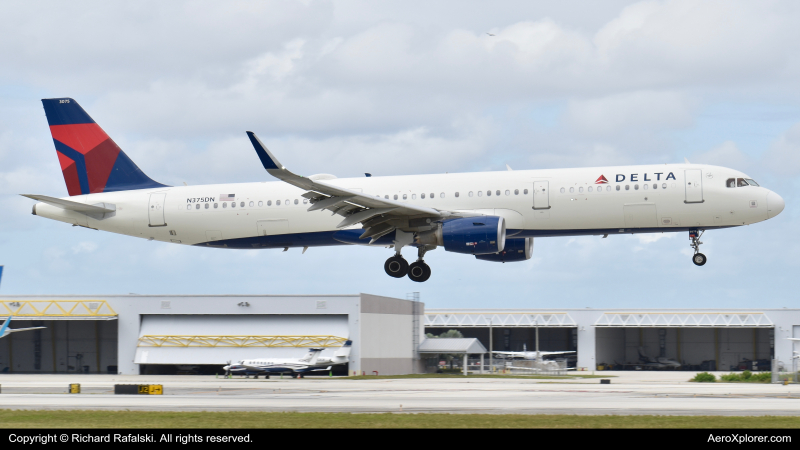 Photo of N375DN - Delta Airlines Airbus A321-200 at FLL on AeroXplorer Aviation Database