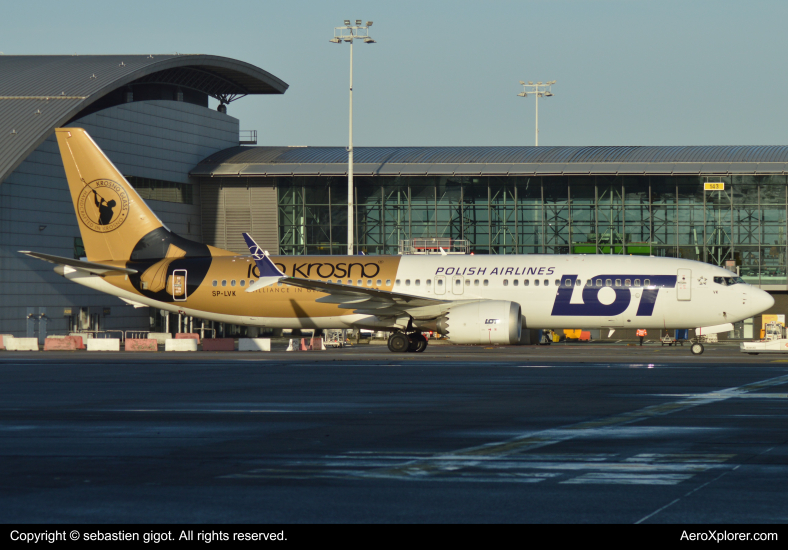 Photo of SP-LVK - LOT Polish Airlines Boeing 737 MAX 8 at BRU on AeroXplorer Aviation Database