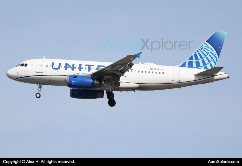 Photo of N851UA - United Airlines Airbus A319 at BOS on AeroXplorer Aviation Database