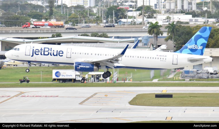 Photo of N935JB - JetBlue Airways Airbus A321-200 at FLL on AeroXplorer Aviation Database