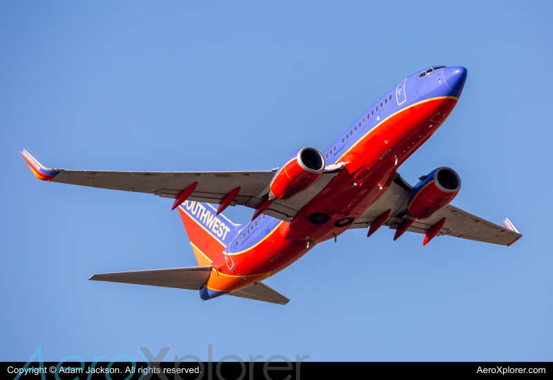 Photo of N762SW - Southwest Airlines Boeing 737-700 at BWI on AeroXplorer Aviation Database