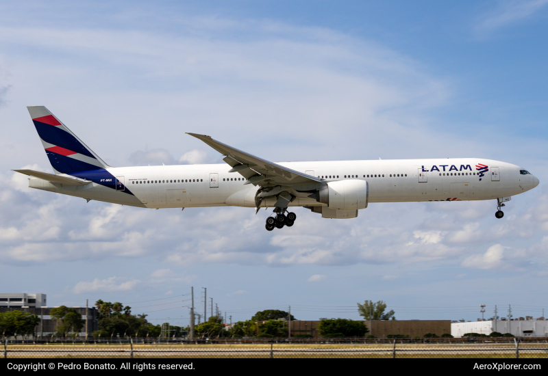 Photo of PT-MUI - LATAM Boeing 777-300ER at MIA on AeroXplorer Aviation Database