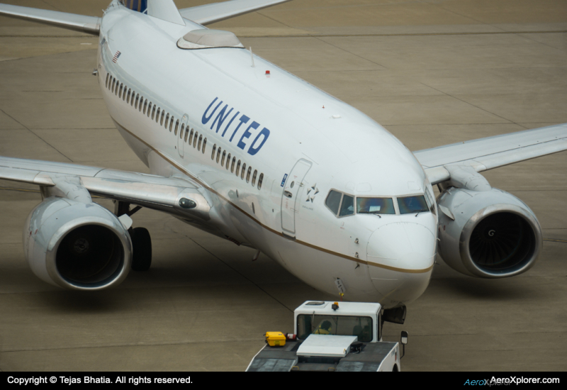 Photo of N39728 - United Airlines Boeing 737-700 at DFW on AeroXplorer Aviation Database