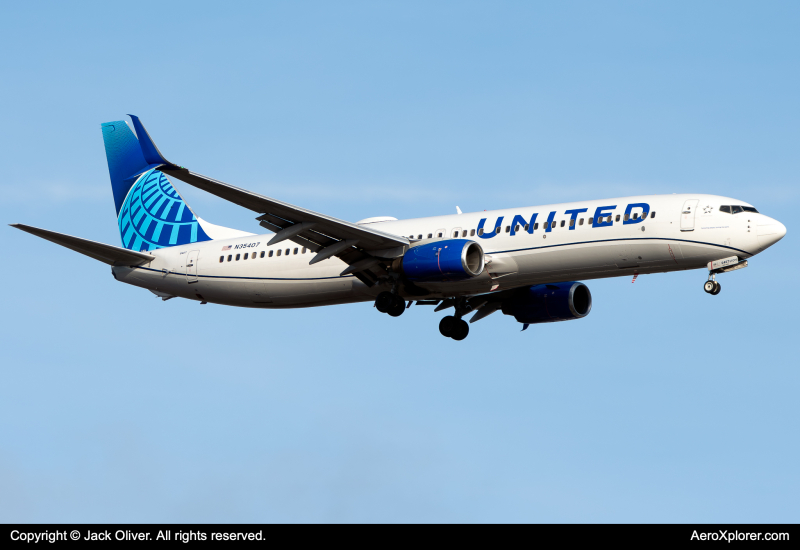 Photo of N35407 - United Airlines Boeing 737-900 at CVG on AeroXplorer Aviation Database