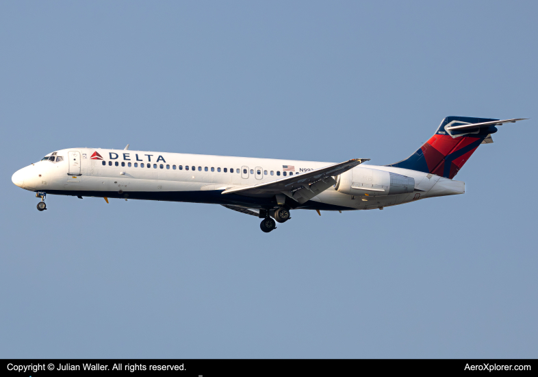 Photo of N992AT - Delta Airlines Boeing 717-200 at ATL on AeroXplorer Aviation Database