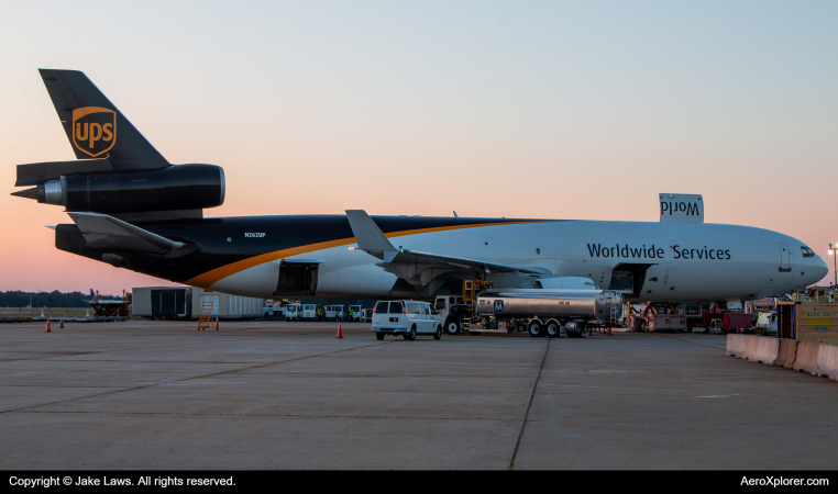 Photo of N262UP - United Parcel Service McDonnell Douglas MD-11F at IAD on AeroXplorer Aviation Database