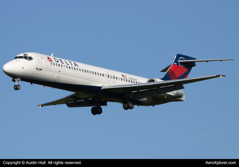 Photo of N929AT - Delta Airlines Boeing 717-200 at PIT on AeroXplorer Aviation Database