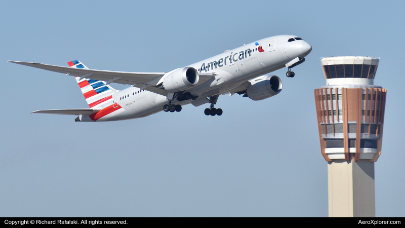 Photo of N813AN - American Airlines Boeing 787-8 at PHX on AeroXplorer Aviation Database