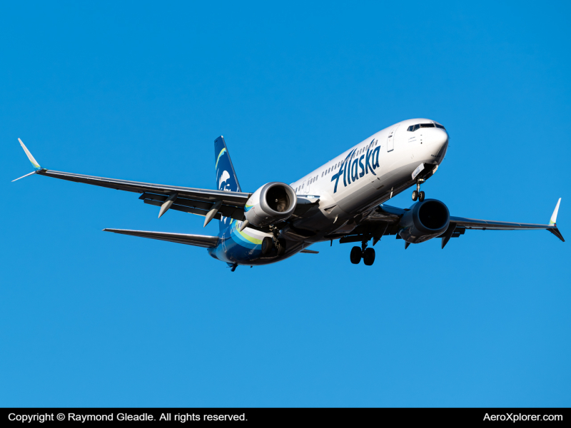 Photo of N942AK - Alaska Airlines Boeing 737 MAX 9 at KCVG on AeroXplorer Aviation Database