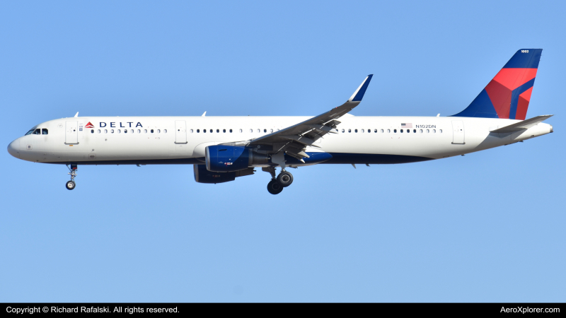 Photo of N102DN - Delta Airlines Airbus A321-200 at PHX on AeroXplorer Aviation Database