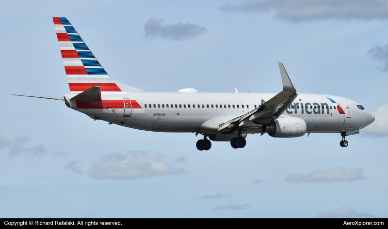 Photo of N916AN - American Airlines Boeing 737-800 at MIA on AeroXplorer Aviation Database