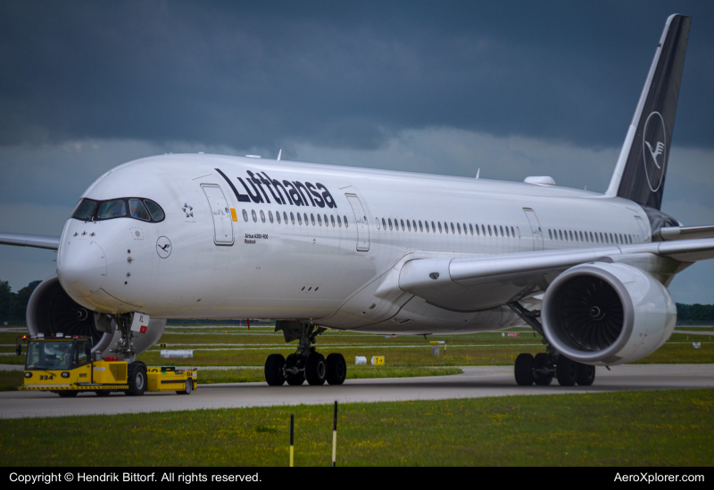 Photo of D-AIXL - Lufthansa Airbus A350-900 at MUC on AeroXplorer Aviation Database