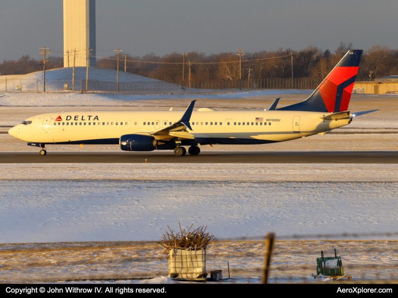 Photo of N910DU - Delta Airlines Boeing 737-800 at KCVG on AeroXplorer Aviation Database