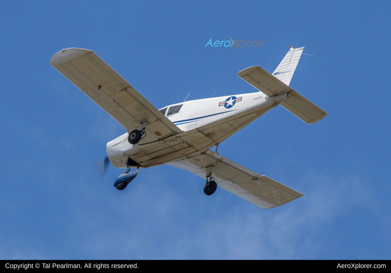 Photo of N1677J - PRIVATE Piper PA-28 at ESN on AeroXplorer Aviation Database