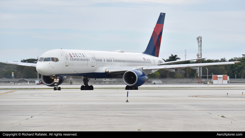 Photo of N6716C - Delta Airlines Boeing 757-200 at FLL on AeroXplorer Aviation Database