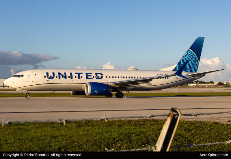 Photo of N37257 - United Airlines Boeing 737 MAX 8 at FLL on AeroXplorer Aviation Database