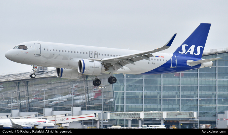 Photo of EI-SIR - Scandinavian Airlines Airbus A320NEO at LHR on AeroXplorer Aviation Database