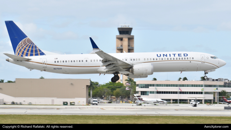 Photo of N27509 - United Airlines Boeing 737 MAX 9 at FLL on AeroXplorer Aviation Database