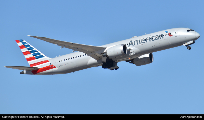 Photo of N825AA - American Airlines Boeing 787-9 at PHX on AeroXplorer Aviation Database