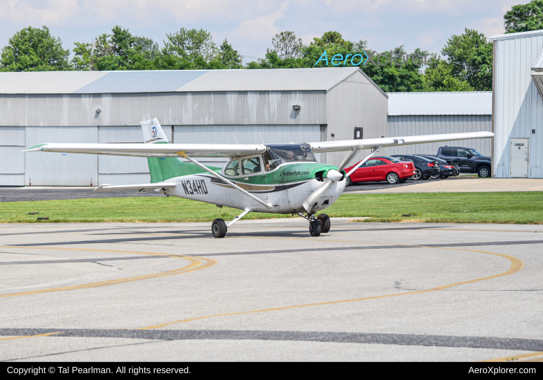 Photo of N34HD - PRIVATE Cessna 172 at GAI on AeroXplorer Aviation Database