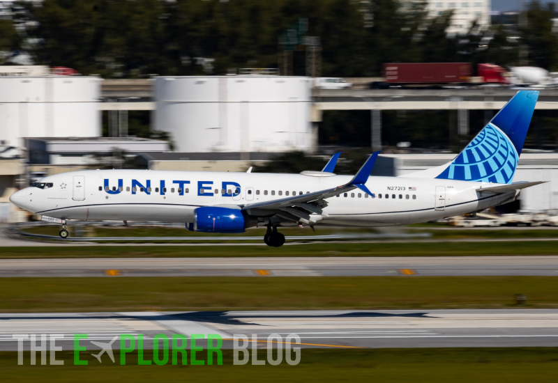 Photo of N27213 - United Airlines Boeing 737-800 at fll on AeroXplorer Aviation Database