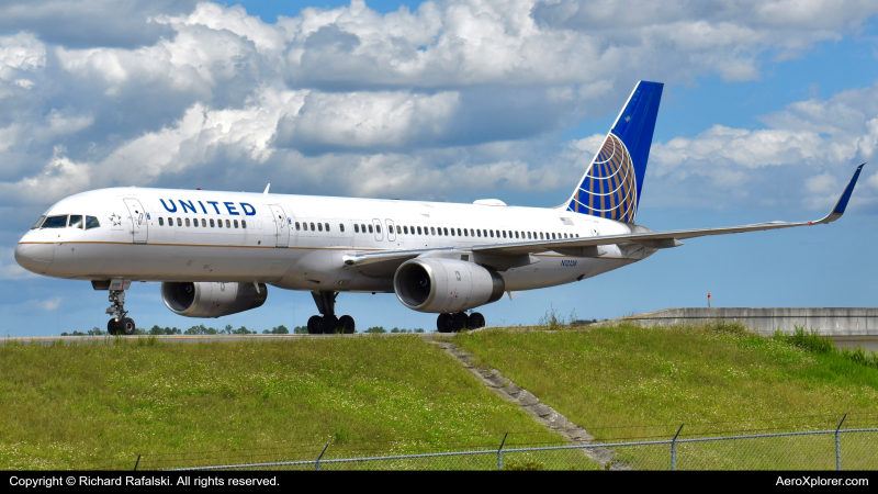 Photo of N13138 - United Airlines Boeing 757-200 at MCO on AeroXplorer Aviation Database