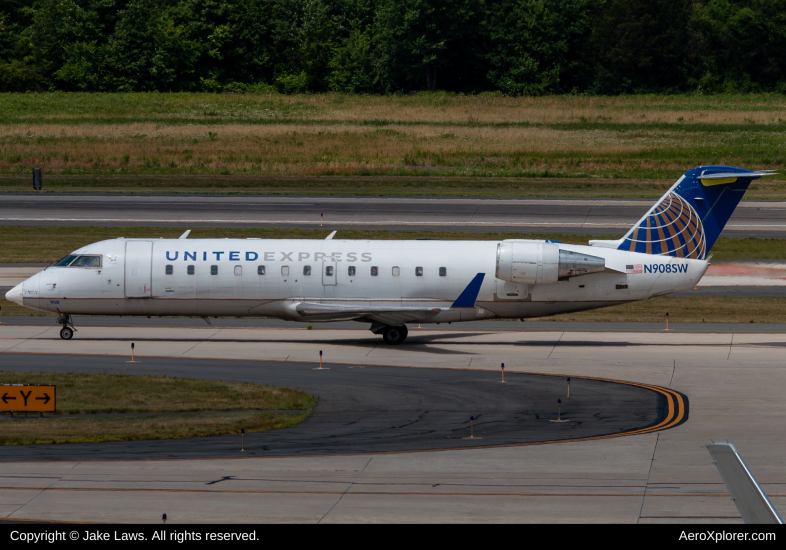 Photo of N908SW - United Express Mitsubishi CRJ-200 at IAD on AeroXplorer Aviation Database