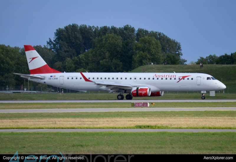 Photo of OE-LWM - Austrian Airlines Embraer E195 at MUC on AeroXplorer Aviation Database