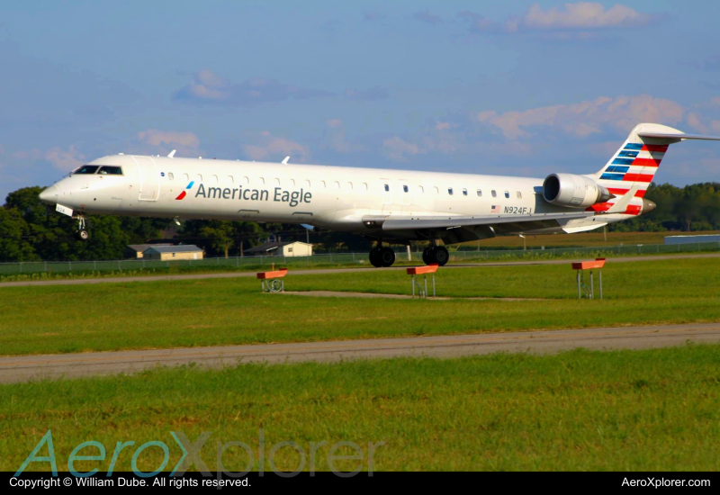 Photo of N924FJ - American Eagle Mitsubishi CRJ-900 at MDH on AeroXplorer Aviation Database