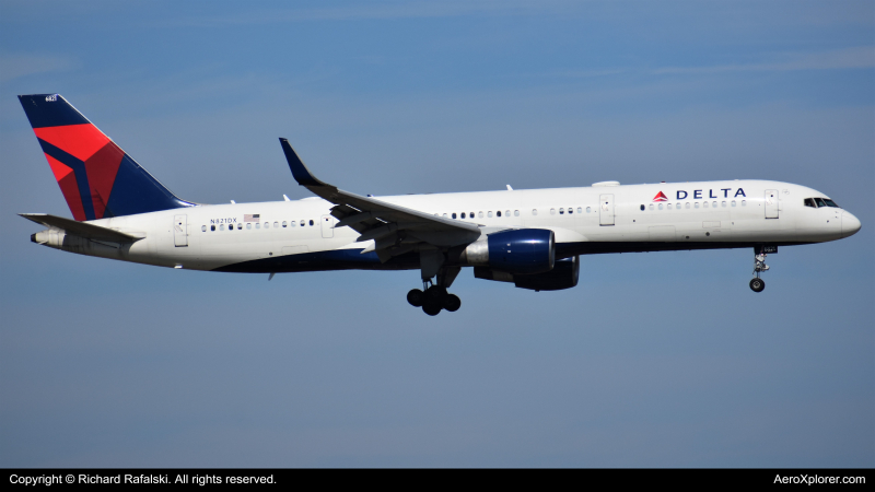 Photo of N821DX - Delta Airlines Boeing 757-200 at ATL on AeroXplorer Aviation Database