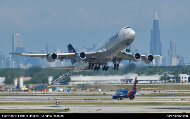 Photo of D-ABYL - Lufthansa Boeing 747-8i at ORD on AeroXplorer Aviation Database