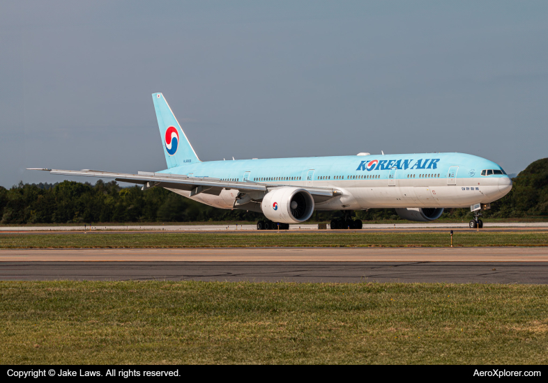 Photo of HL8009 - Korean Air Boeing 777-300ER at IAD on AeroXplorer Aviation Database