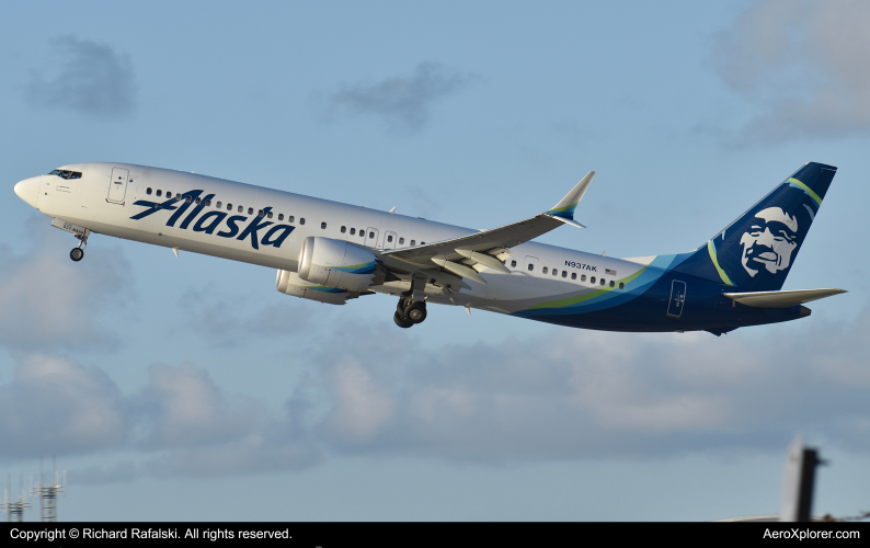 Photo of N937AK - Alaska Airlines Boeing 737 MAX 9 at FLL on AeroXplorer Aviation Database