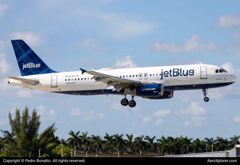Photo of N509JB - JetBlue Airways Airbus A320 at FLL on AeroXplorer Aviation Database