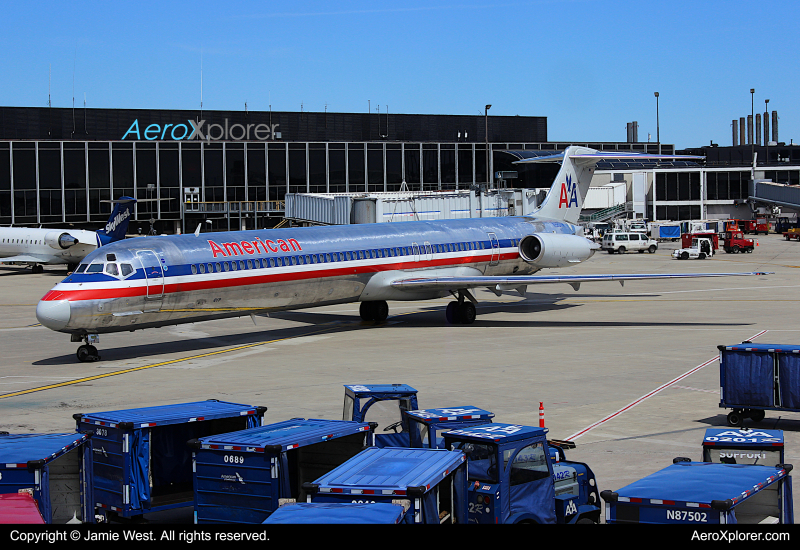 Photo of N980TW - American Airlines McDonnell Douglas MD-83 at ORD on AeroXplorer Aviation Database