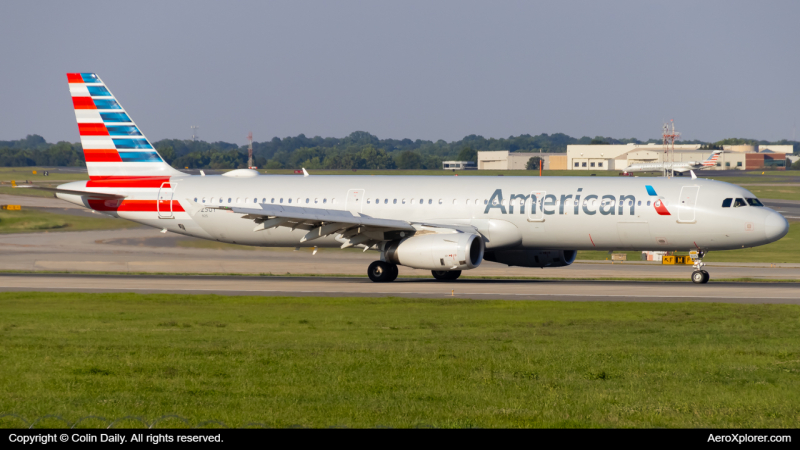 Photo of N925UY - American Airlines Airbus A321-200 at CLT on AeroXplorer Aviation Database