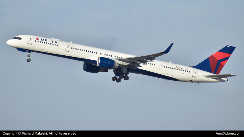 Photo of N591NW - Delta Airlines Boeing 757-300 at PHX on AeroXplorer Aviation Database