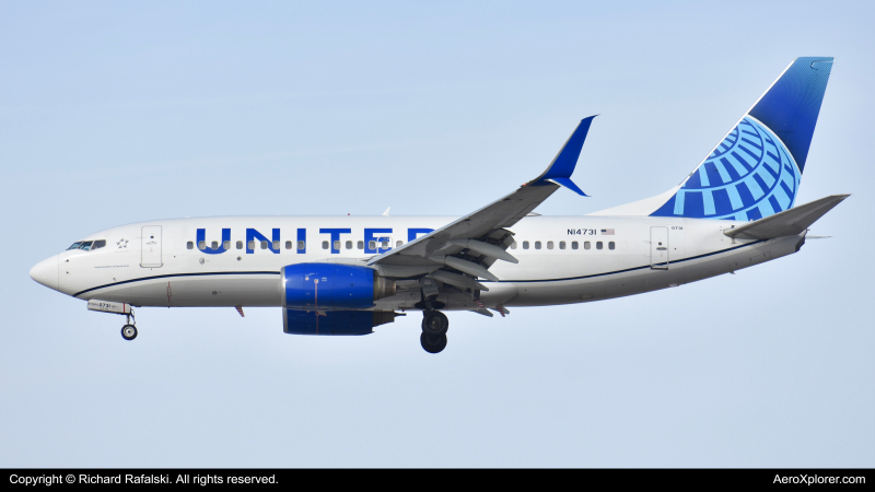 Photo of N14731 - United Airlines Boeing 737-700 at ORD on AeroXplorer Aviation Database