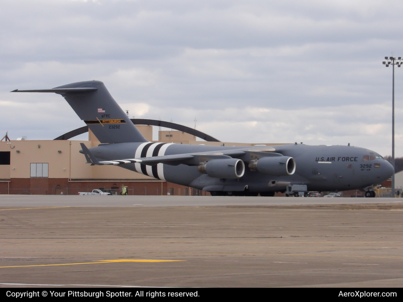Photo of 92-3292 - USAF - United States Air Force Boeing C-17 Globemaster III at PIT on AeroXplorer Aviation Database