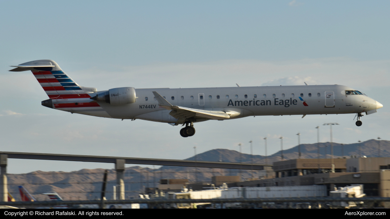 Photo of N744EV - American Eagle Mitsubishi CRJ-700 at PHX on AeroXplorer Aviation Database