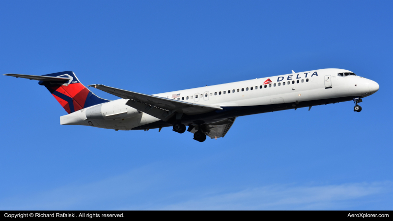Photo of N997AT - Delta Airlines Boeing 717-200 at ATL on AeroXplorer Aviation Database