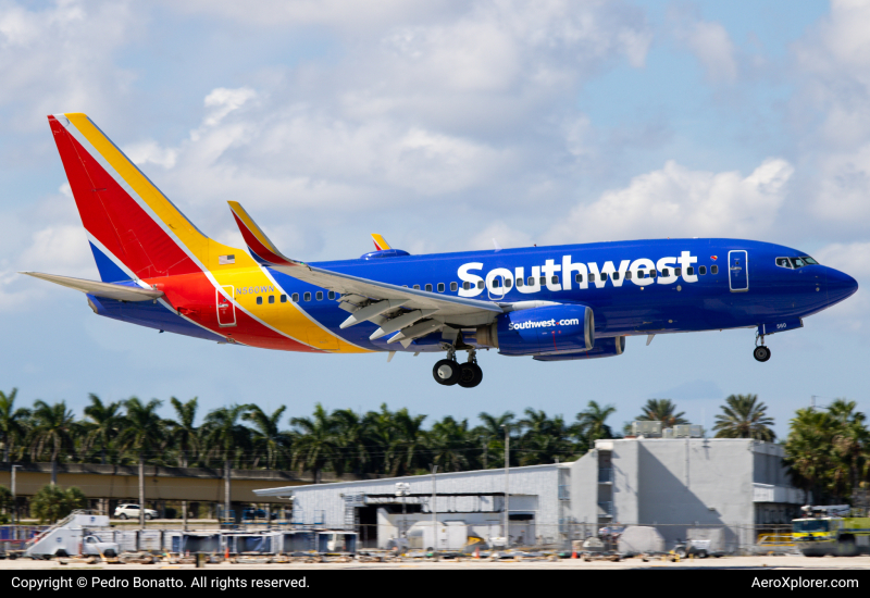Photo of N560WN - Southwest Airlines Boeing 737-700 at FLL on AeroXplorer Aviation Database