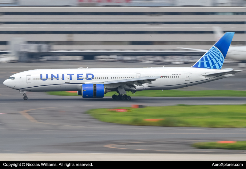 Photo of N78004 - United Airlines Boeing 777-200ER at HND on AeroXplorer Aviation Database