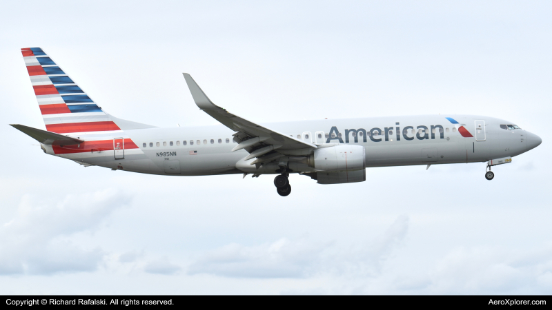 Photo of N985NN - American Airlines Boeing 737-800 at MIA on AeroXplorer Aviation Database