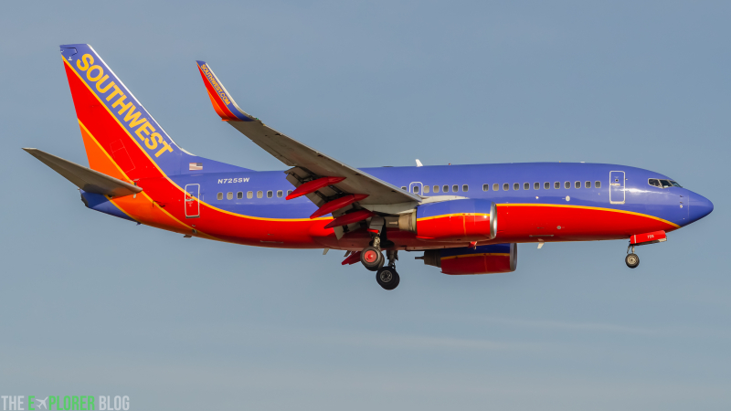 Photo of N725SW - Southwest Airlines Boeing 737-700 at MKE on AeroXplorer Aviation Database