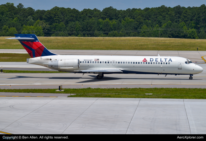 Photo of N952AT - Delta Airlines Boeing 717-200 at RDU on AeroXplorer Aviation Database