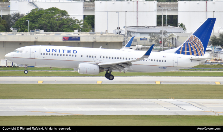 Photo of N12238 - United Airlines Boeing 737-800 at FLL on AeroXplorer Aviation Database